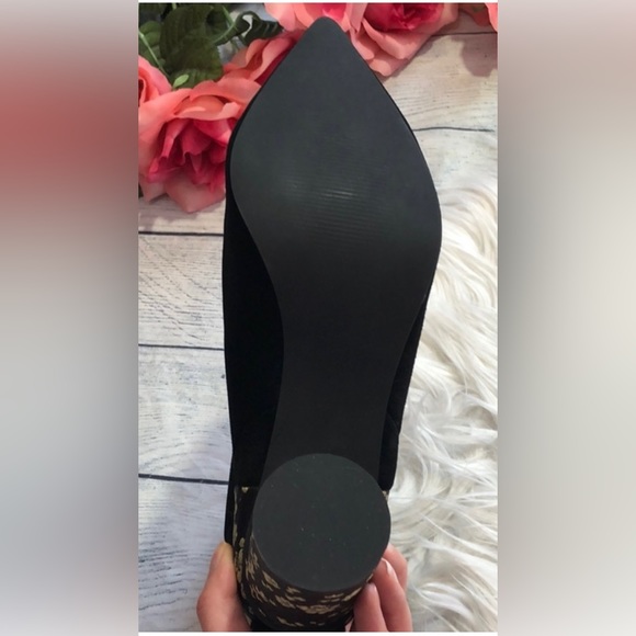 Jaggar the Label Forward Suede Pointed
Toe Bootie. Size 8. Like New. - Picture 12 of 12